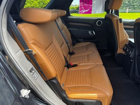 Used 2017 Land Rover Discovery HSE AWD/4WD image 16