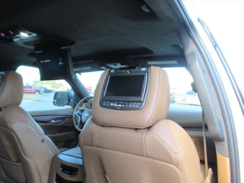Used 2017 Cadillac Escalade Platinum image 35