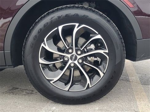 Certified 2025 Lincoln Nautilus Premier image 9