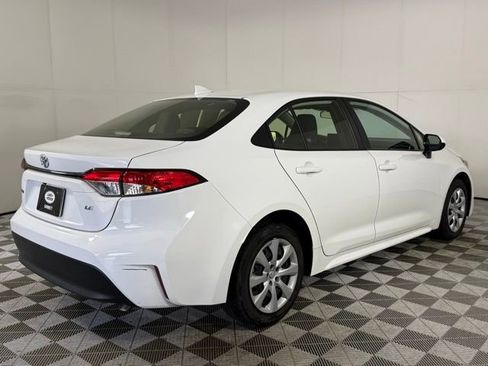 Used 2024 Toyota Corolla LE FWD image 9