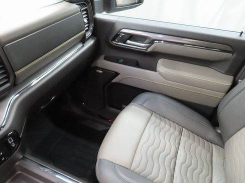 Used 2025 Chevrolet Silverado 2500 ZR2 w/ Technology Package image 33