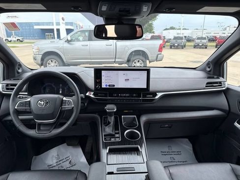 Certified 2025 Toyota Sienna XSE w/ XSE Plus Package FWD image 14