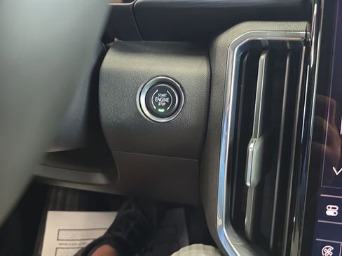 Used 2025 GMC Acadia Elevation image 23