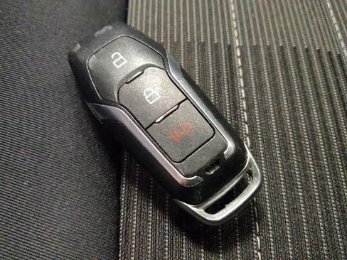 Used 2017 Ford Edge SEL image 32