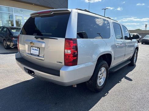 Used 2011 Chevrolet Suburban LT RWD image 5