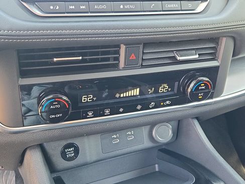 Used 2025 Nissan Rogue SV FWD image 21