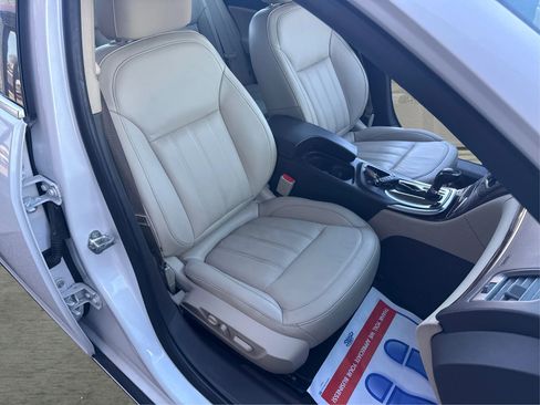 Used 2017 Buick Regal Premium image 17