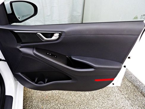 Used 2019 Hyundai Ioniq Blue FWD image 11