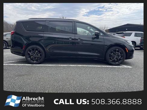 New 2026 Chrysler Pacifica Limited w/ S Appearance Package AWD/4WD image 6