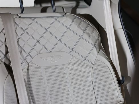 Used 2021 Bentley Bentayga w/ First Edition Specification AWD/4WD image 30