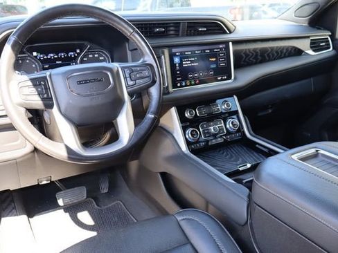 Used 2021 GMC Yukon Denali w/ Denali Premium Package AWD/4WD image 5