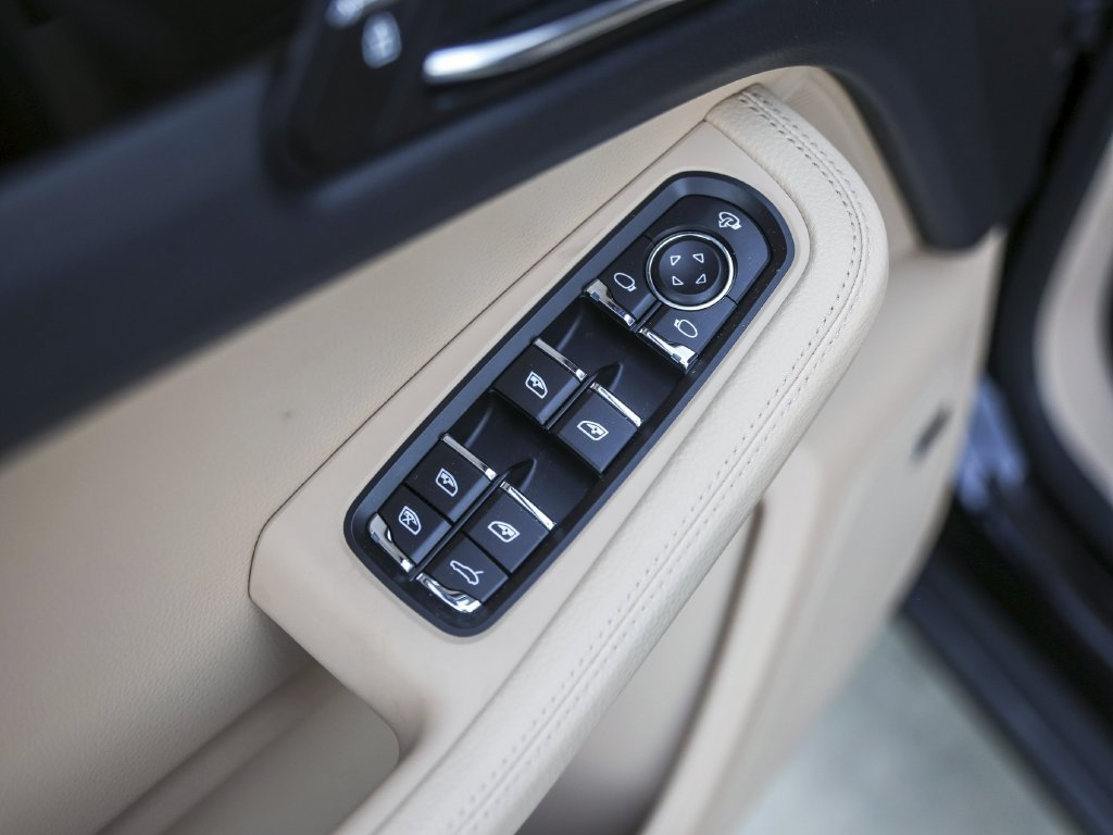 Certified 2026 Porsche Macan AWD/4WD image 29