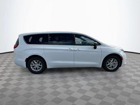 New 2027 Chrysler Pacifica LX FWD image 10