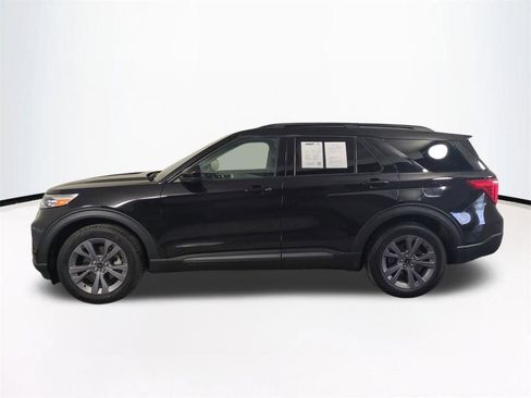 Used 2022 Ford Explorer XLT w/ Equipment Group 202A image 8