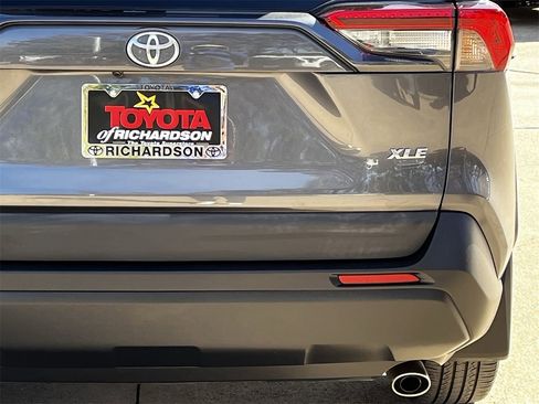 Used 2021 Toyota RAV4 XLE Premium image 6