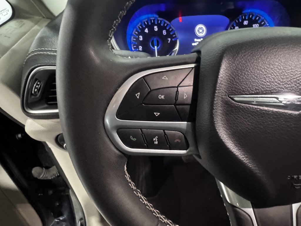 Used 2024 Chrysler Pacifica Limited FWD image 6