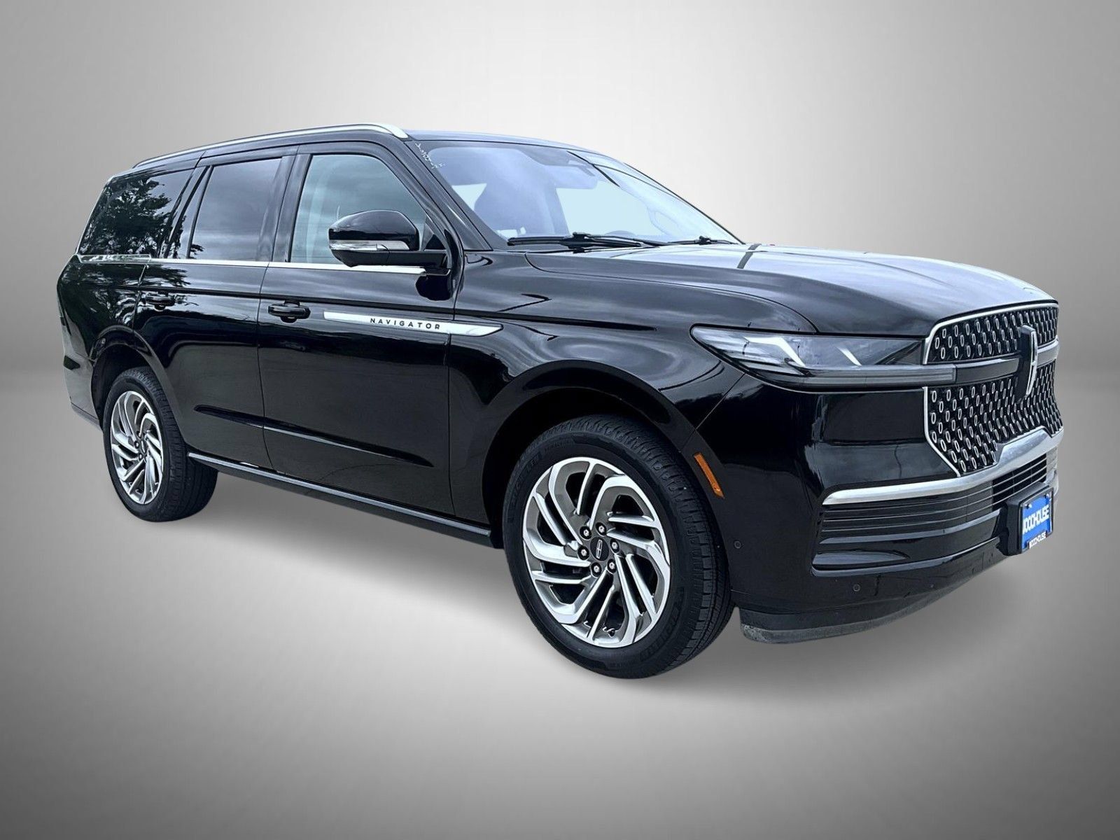 Used 2025 Lincoln Navigator Reserve AWD/4WD image 3