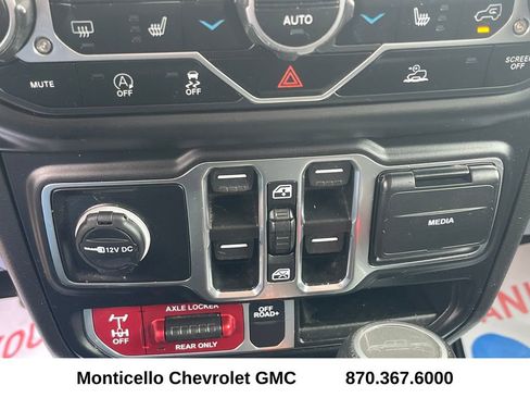 Used 2023 Jeep Gladiator Mojave w/ Cold Weather Group AWD/4WD image 21