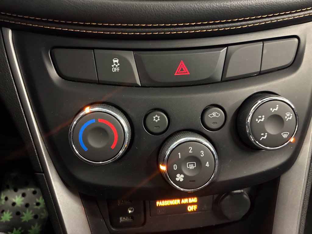 Used 2018 Chevrolet Trax LT w/ Redline Edition AWD/4WD image 18