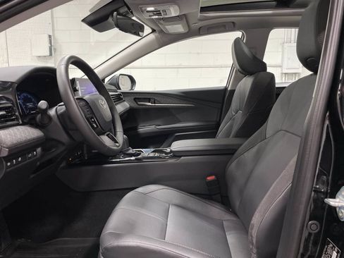 Used 2026 Toyota Camry XLE AWD/4WD image 9