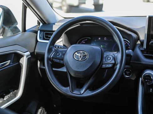 Used 2025 Toyota RAV4 XLE AWD/4WD image 15
