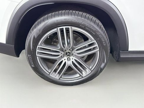 New 2026 Mercedes-Benz GLS 450 4MATIC image 37