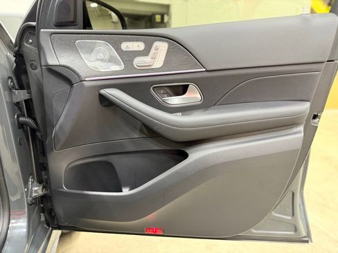 Used 2026 Mercedes-Benz GLS 450 4MATIC image 49