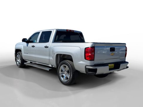 Used 2018 Chevrolet Silverado 1500 Custom w/ Custom Convenience Package RWD image 3