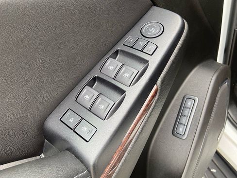 Used 2019 GMC Yukon SLT AWD/4WD image 11