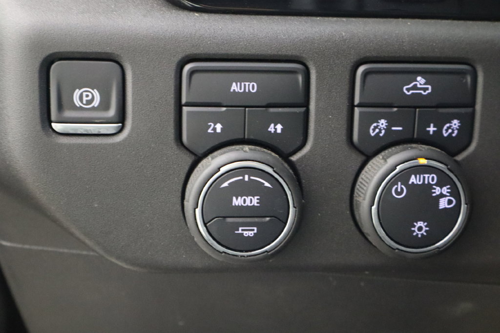 Used 2025 Chevrolet Silverado 1500 LT AWD/4WD image 18