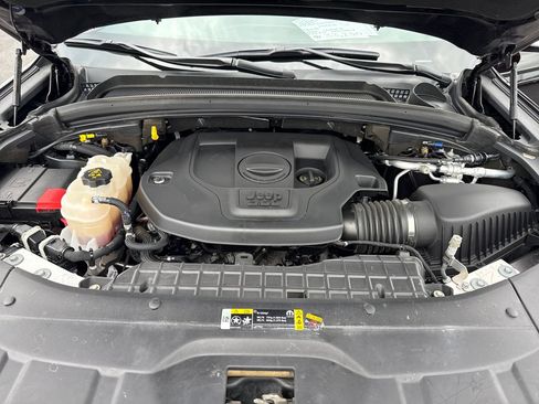 Used 2023 Jeep Grand Cherokee Overland AWD/4WD image 11