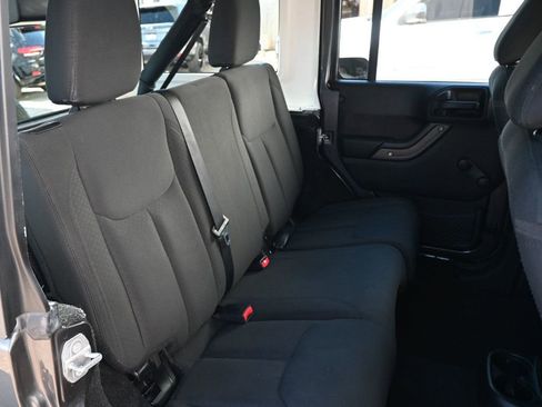 Used 2016 Jeep Wrangler Unlimited Sport w/ Connectivity Group AWD/4WD image 15