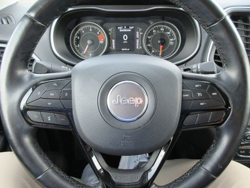 Used 2021 Jeep Cherokee Latitude Plus image 23