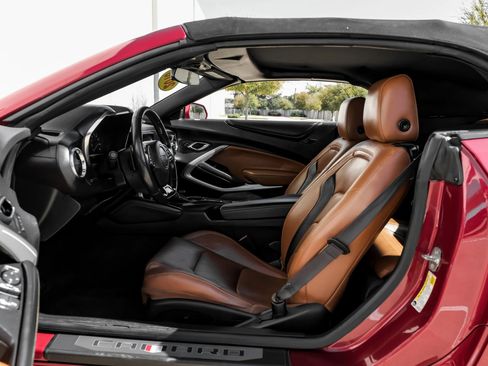 Used 2016 Chevrolet Camaro LT image 3