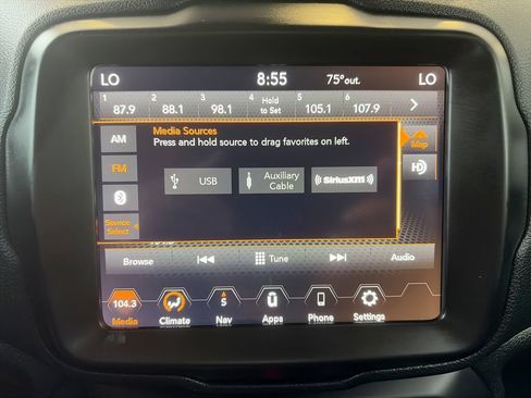 Used 2023 Jeep Renegade Latitude AWD/4WD image 13