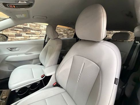 Used 2026 Hyundai Kona SEL Premium image 12