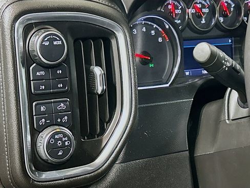 Used 2021 Chevrolet Silverado 1500 LT Trail Boss w/ Convenience Package II AWD/4WD image 8