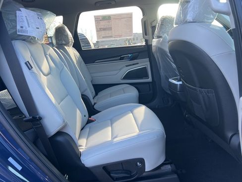 New 2025 Kia Telluride S image 14