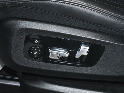 Used 2025 BMW X7 M60i AWD/4WD image 48