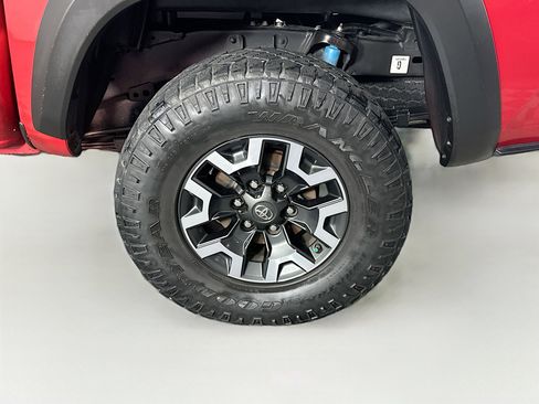 Used 2020 Toyota Tacoma TRD Off-Road image 9