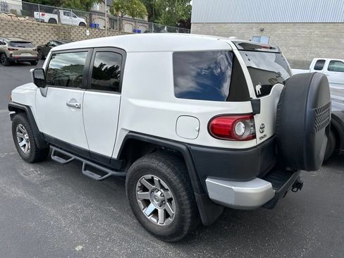 Used 2014 Toyota FJ Cruiser 4WD w/ Convenience Package image 5