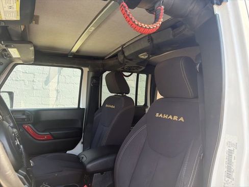 Used 2013 Jeep Wrangler Unlimited Sahara image 14
