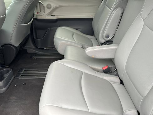 Used 2024 Toyota Sienna XLE image 18