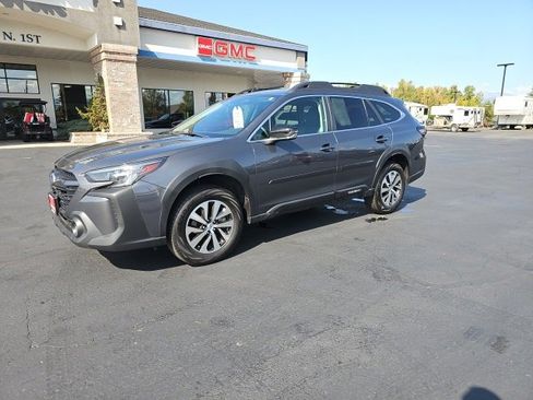 Used 2025 Subaru Outback Premium image 41