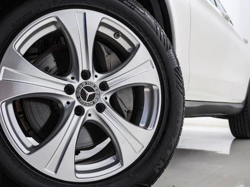 Used 2018 Mercedes-Benz GLC 300 4MATIC image 5