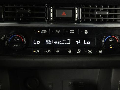 Certified 2023 Nissan Pathfinder SL w/ Black Appearance Package FWD image 23