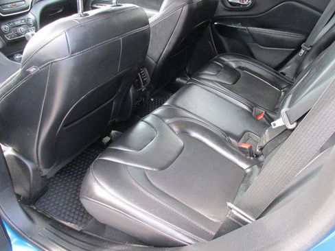 Used 2020 Jeep Cherokee Latitude Plus AWD/4WD image 10