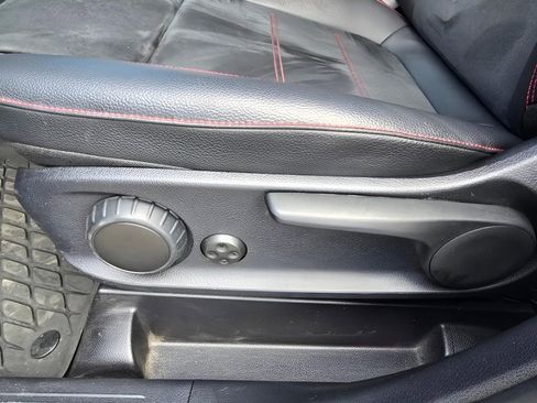 Used 2022 Mercedes-Benz GLB 250 4MATIC image 23