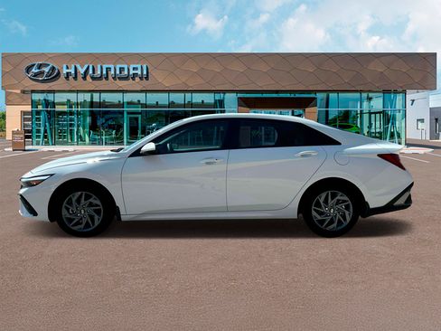 Used 2025 Hyundai Elantra Hybrid FWD image 34