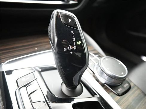 Used 2018 BMW 530i xDrive image 12